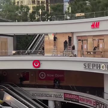 Los Angeles resident records what the mall looks prior to protests