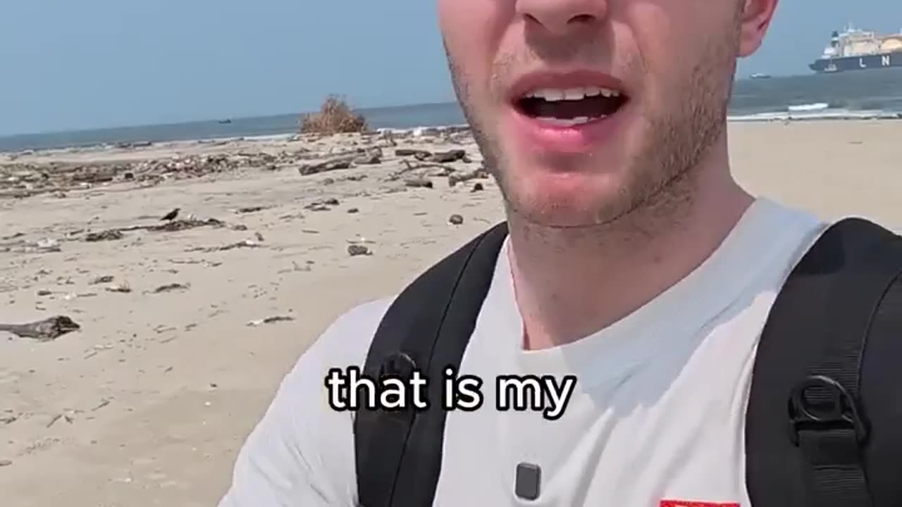 Scottish Vlogger Criticizes a Beach in Kochi for Being Polluted