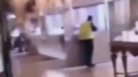 Grabitja spektakolare në Luvër, vidhen stoli mbretërore me miliona euro vlerë