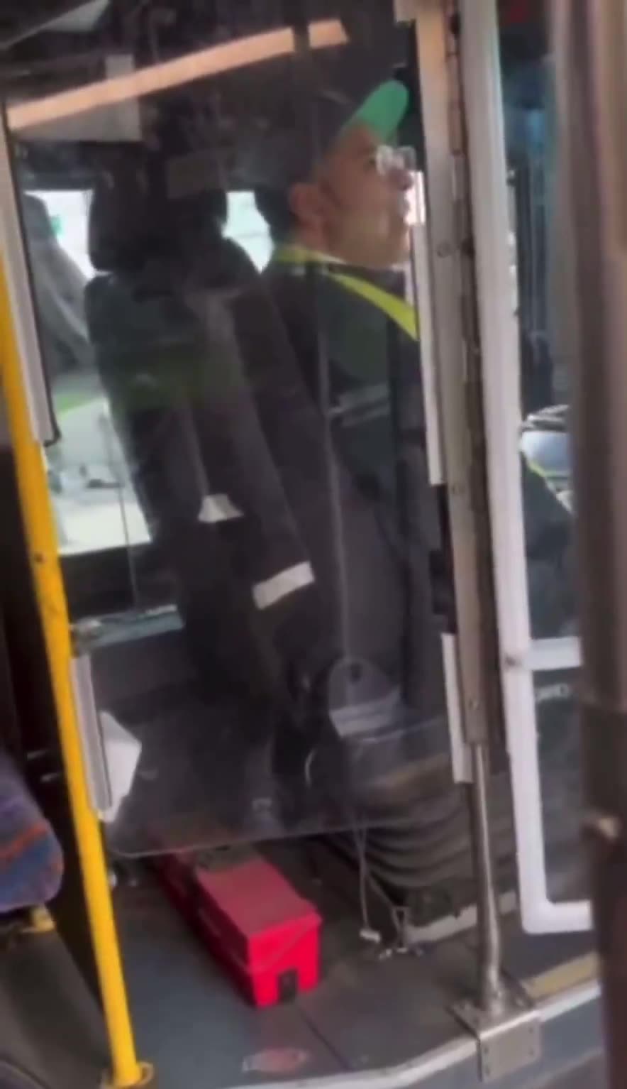 This black woman refuses to pay for the bus