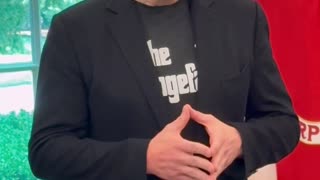 President Donald J. Trump gives Elon Musk a golden key to the White House!