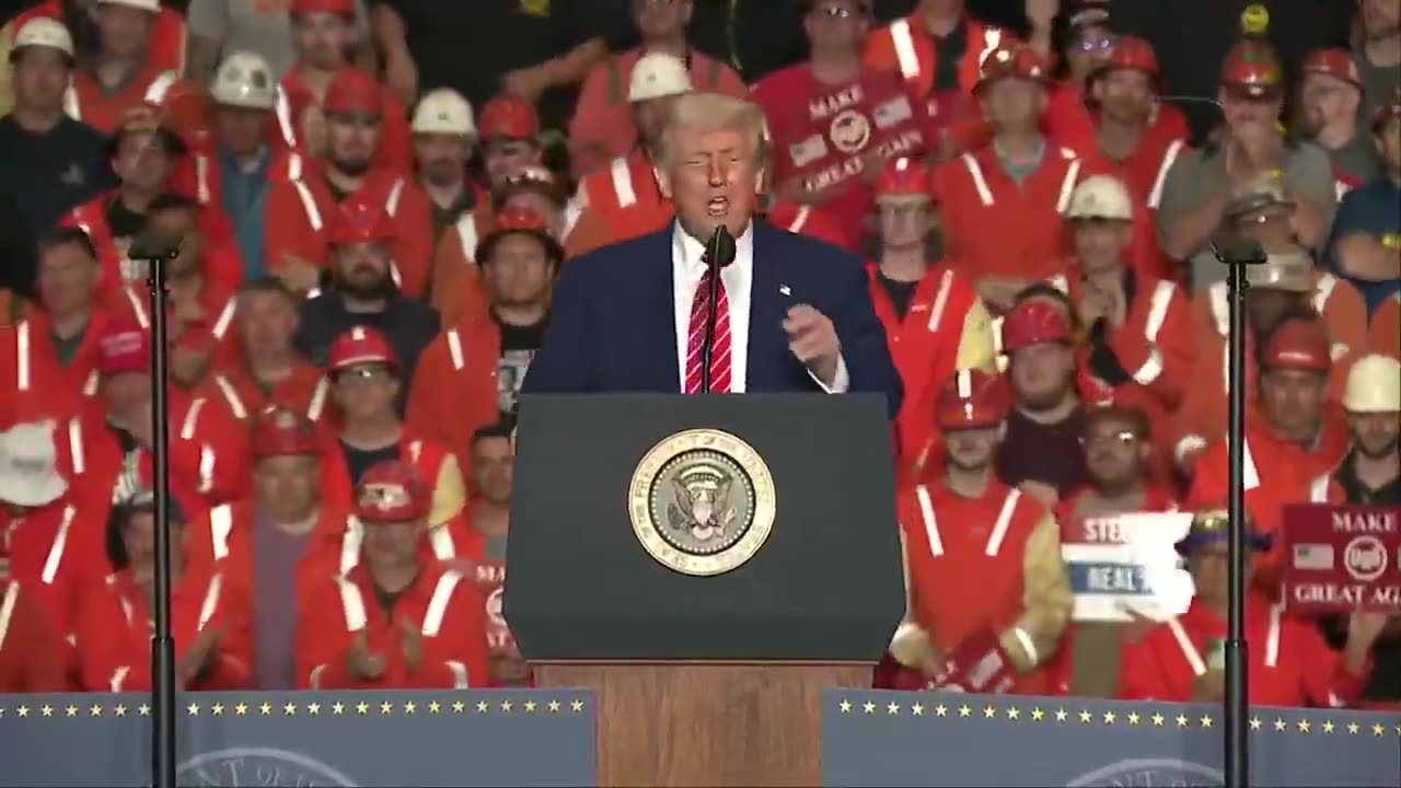 POTUS welcomes Steel Workers for Trump founder Brian Pavlak to the stage