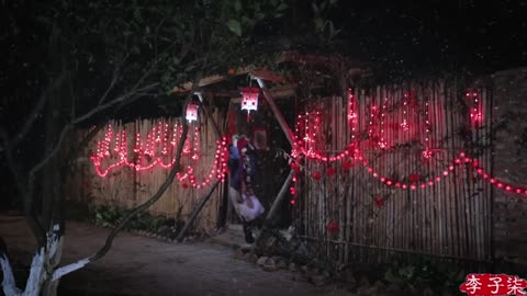Tet, hang lanterns, paste parallel sentences, prepare for New Year's Eve!