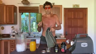 HOW TO EAT HEALTHY WHILE TRAVELING!