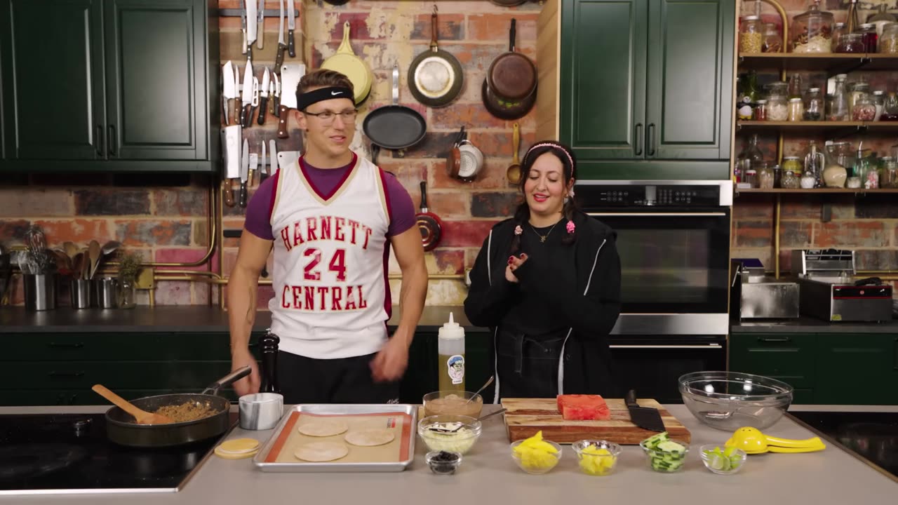 Making School Lunch For A 9-Year-Old (1080p)