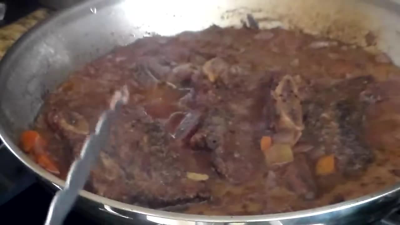 BBQ short ribs of beef with pasta