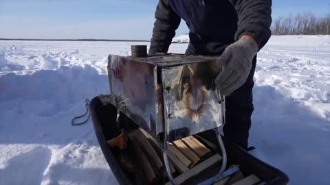How do people live in the coldest region of Russia Ice fishing in Yakutia
