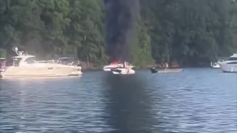 5 injured after boat explodes on Lake Lanier