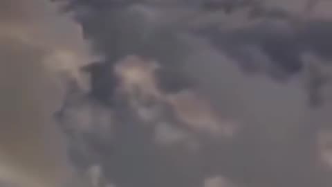 🇩🇰 Lumières étranges au-dessus du Danemark : que se passe-t-il ?! 👀🛸