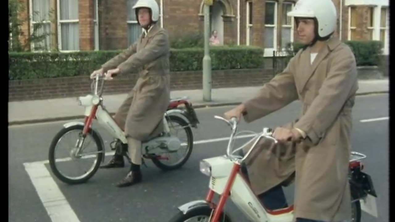 SOME MOTHHERS DO AVE; EM S03E05 - King of the Road