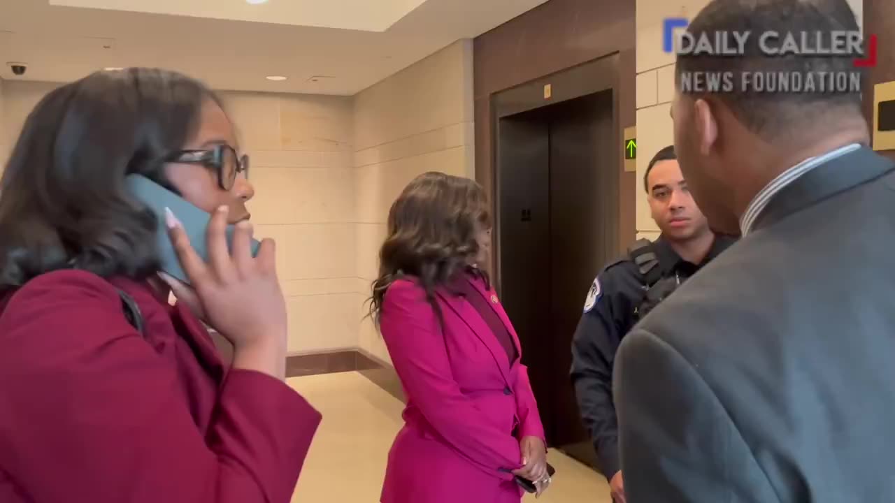 Jasmine Crockett Has A Police Escort Cutting Off Reporters From Questioning Her