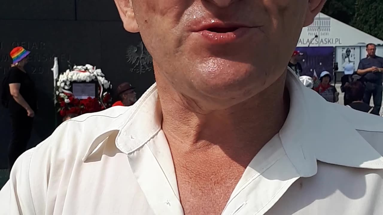 pomnik obłudy i zdrady narodowej !