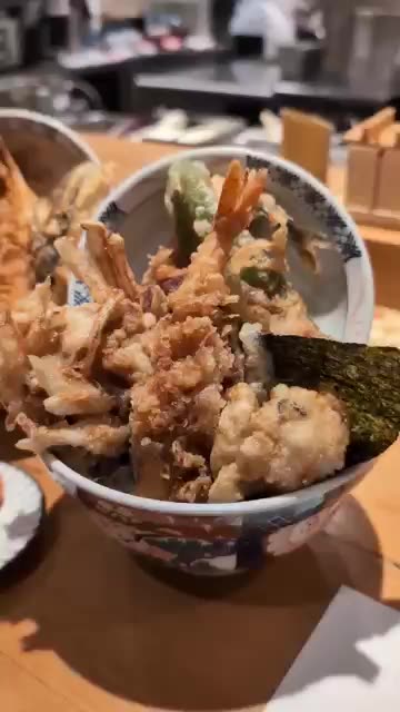 Japan’s Biggest Tempura Bowl?! 🍤😲 Massive Tendon at Tempura Makino Osaka!