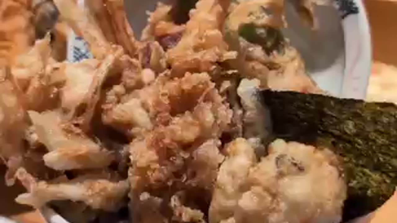 Japan’s Biggest Tempura Bowl?! 🍤😲 Massive Tendon at Tempura Makino Osaka!