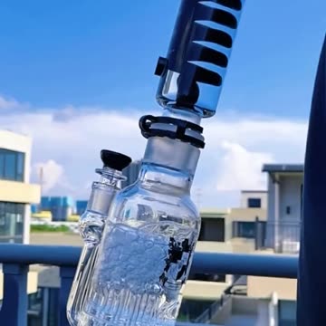 Tall, cool, and built to impress❄️💨 18.5" Freezable Coil Bong #420