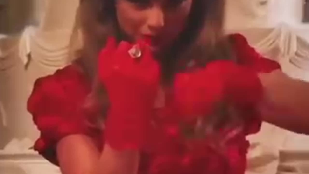 Candace ~ Warned you of Taylor Swift