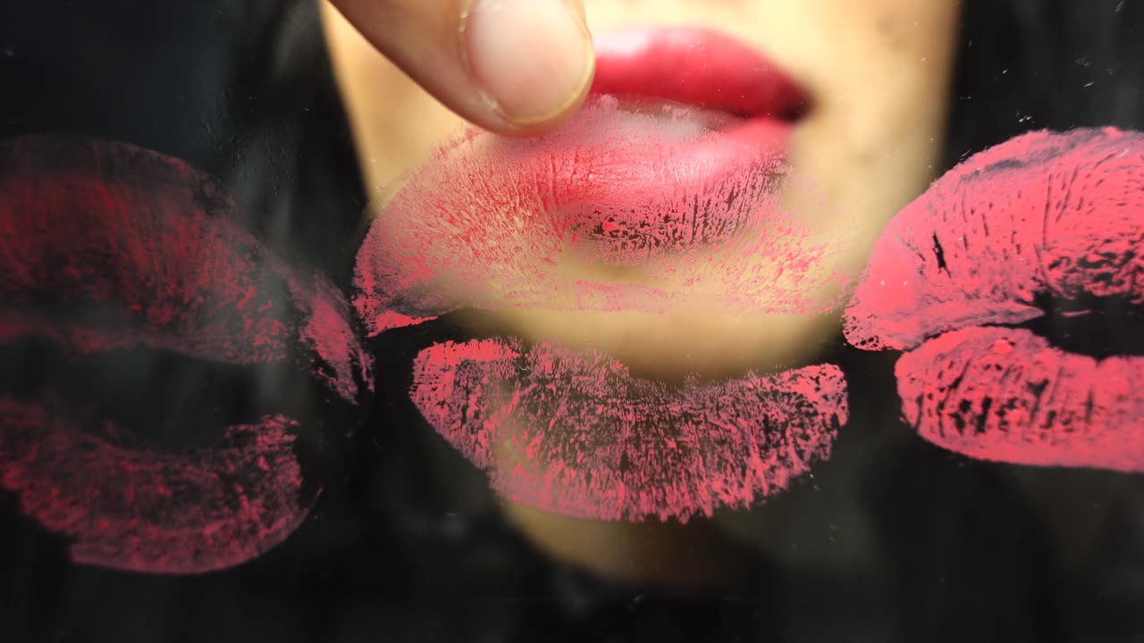 Glass kissing ASMR