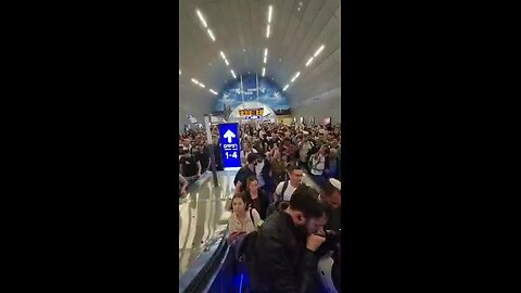 Israeli Right on the way to demonstration.