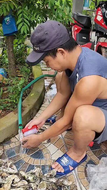 Oyster washing • OanhVN