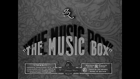 Laurel and Hardy - The Music Box (1932)