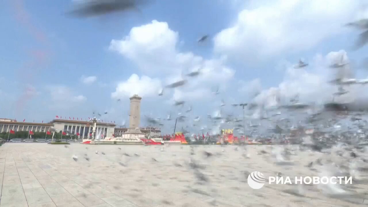 80,000 white doves were released at the conclusion