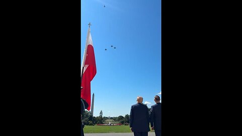🔥President Trump & New Polish Pres Karol Nawrocki watch US fighter jets flyover of US fighter jets above the WH, to honor fallen Polish pilot