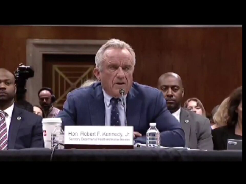 RFK Jr SMOKES Sen Murray!