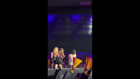 hyuna posting a pic of her weight some days ago and now she fainted on stage.....