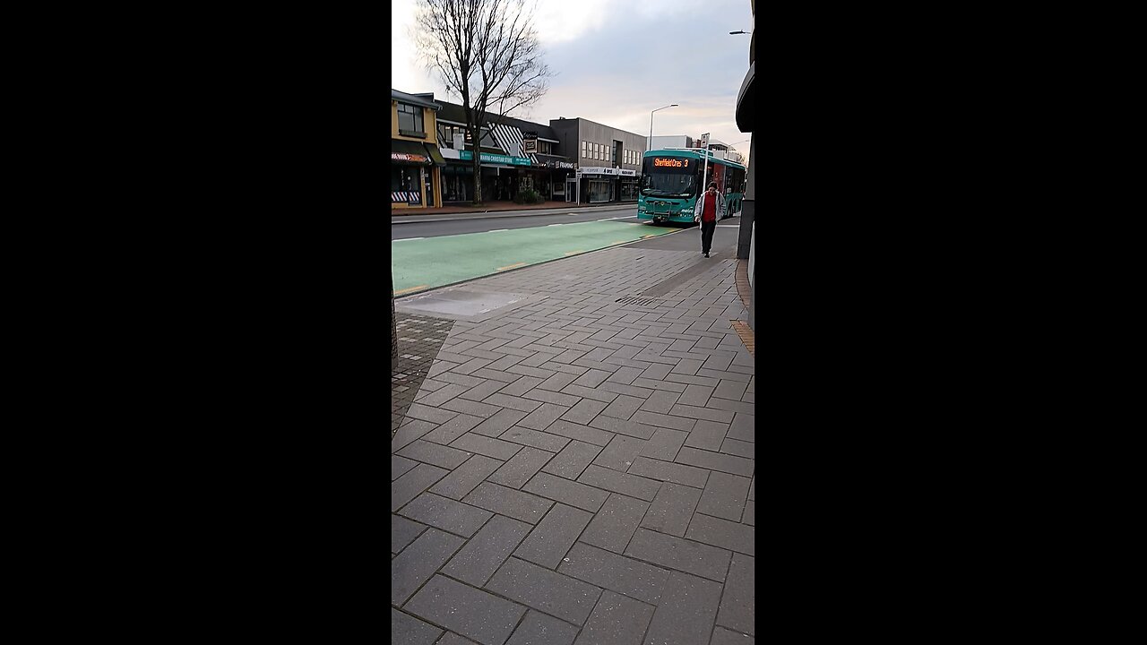 Busy bus on the road https://greatlife4you.com/ref/jcm/885