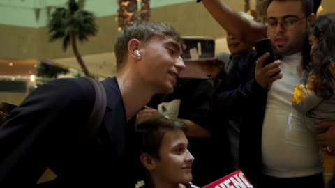 Encuentro con estrellas: ¡autógrafos y fotos con fans felices! #halamadridusa