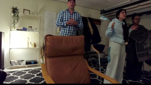 Er kam um die Gefangenen freizusetzen - He came to set the captives free!