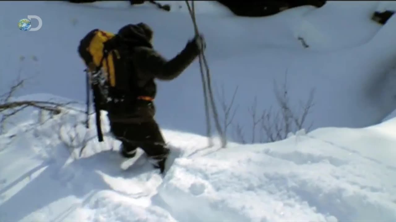 Man_vs._Wild_-_Arctic_Circle_-_Ice_Cave_Squeeze(0)