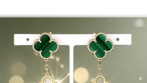 VAN CLEEF & ARPELS Magic Alhambra – Yellow Gold, Malachite & Diamond Accent