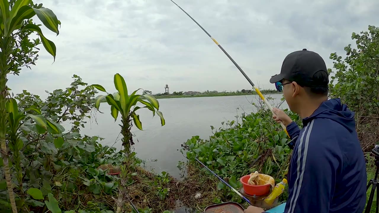 Zander Trolling in River Twilight Zones