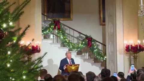 POTUS surprised White House staff at tonight's Christmas party 🎄