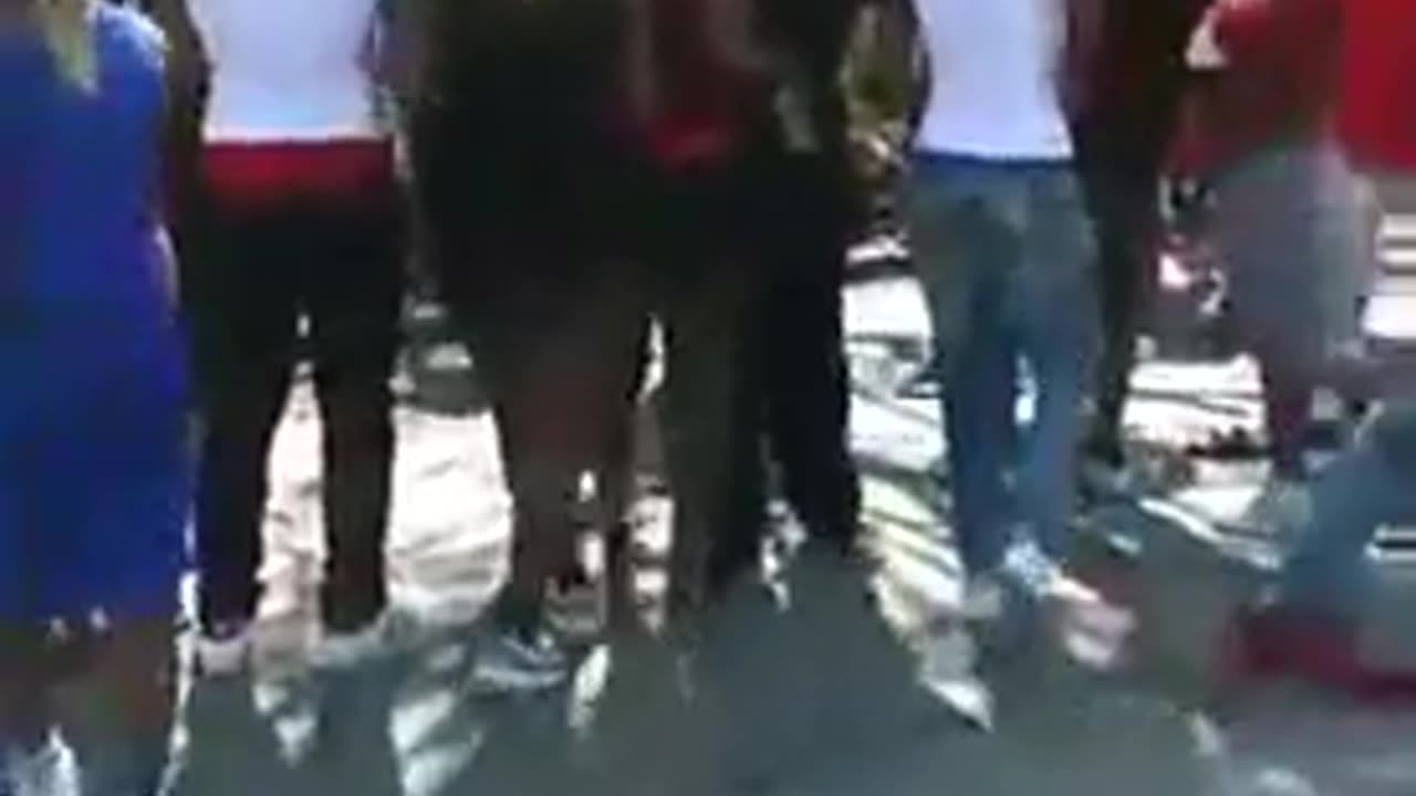 Two Chicks Scrap It Out On FB Live In MEMPHIS TN