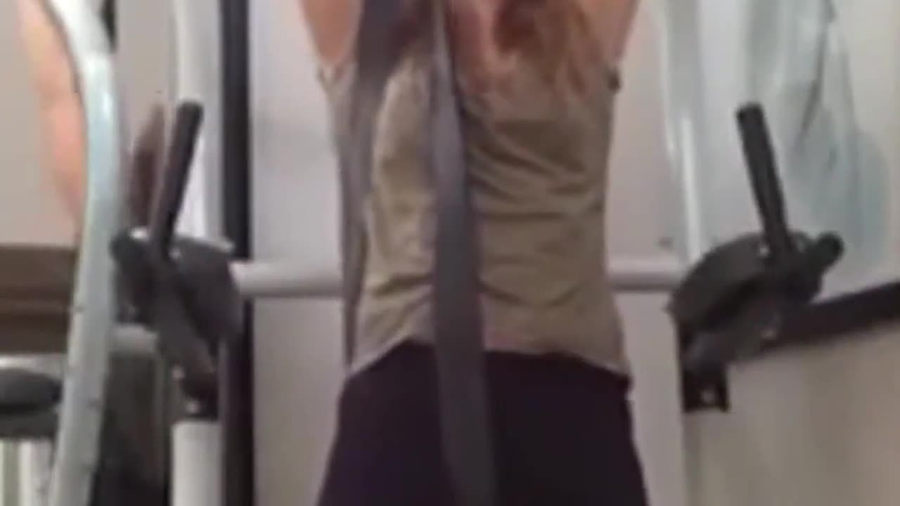 #shorts Duele ese elastico!!!! Does the elastic hurt!!! #short girl training funny