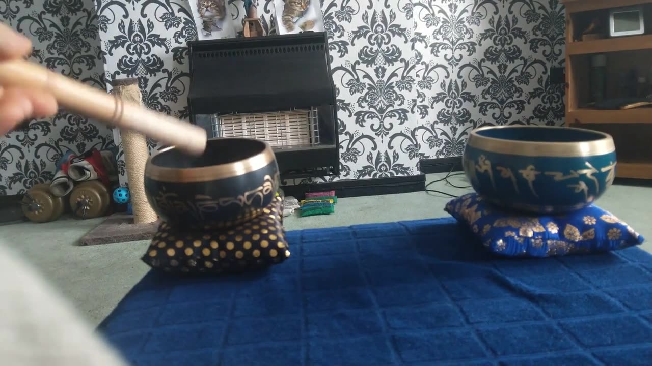 TIBETAN SOUND BOWLS 🥣 OFFER HEALING AND CALMING VIBRATIONS BY SOUND 🔊 MADE FROM THEM WHICH CAN BE 🎶