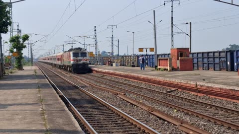 Ajmer Sealdah Express Crossing