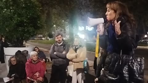 Il disastro delle piazze Tattiche a Milano, rumore, degrado, spaccio, risse in piena notte.