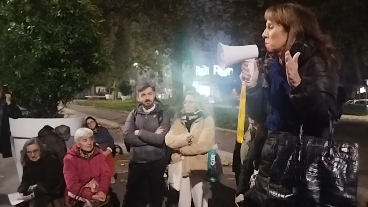 Il disastro delle piazze Tattiche a Milano, rumore, degrado, spaccio, risse in piena notte.