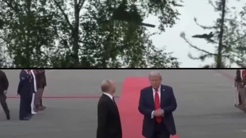 Cazas F-35 y un bombardero estratégico sobrevuelan Anchorage durante el saludo entre Putin y Trump