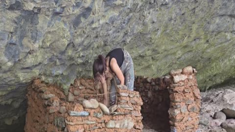 1 - 25 The girl built a safe shelter by herself during the big storm, with no water or food