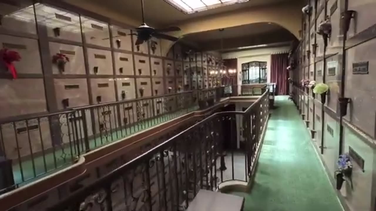 MERRY MAUSOLEUM! A Cryptmas Best Of Mausoleum Tours Marathon! (25Dec2025) Crypt Door • Tony