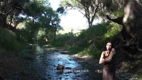 Maggie Lindemann - split (Official Lyric Video)