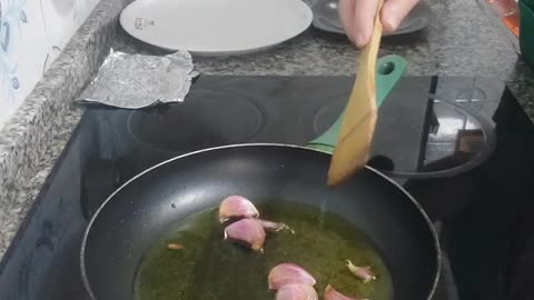 DELICIOSAS ALITAS DE POLLO AL AJILLO EN CANAL COCINA FACIL CON MARI