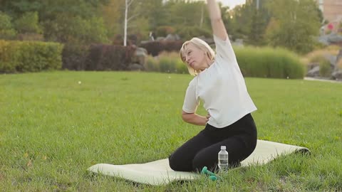 10 Minute Aerobics for Seniors Stay Fit & Active!