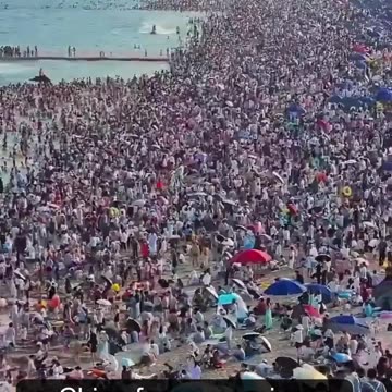 Tourist Overcrowding and Extreme Heat in Shenzhen