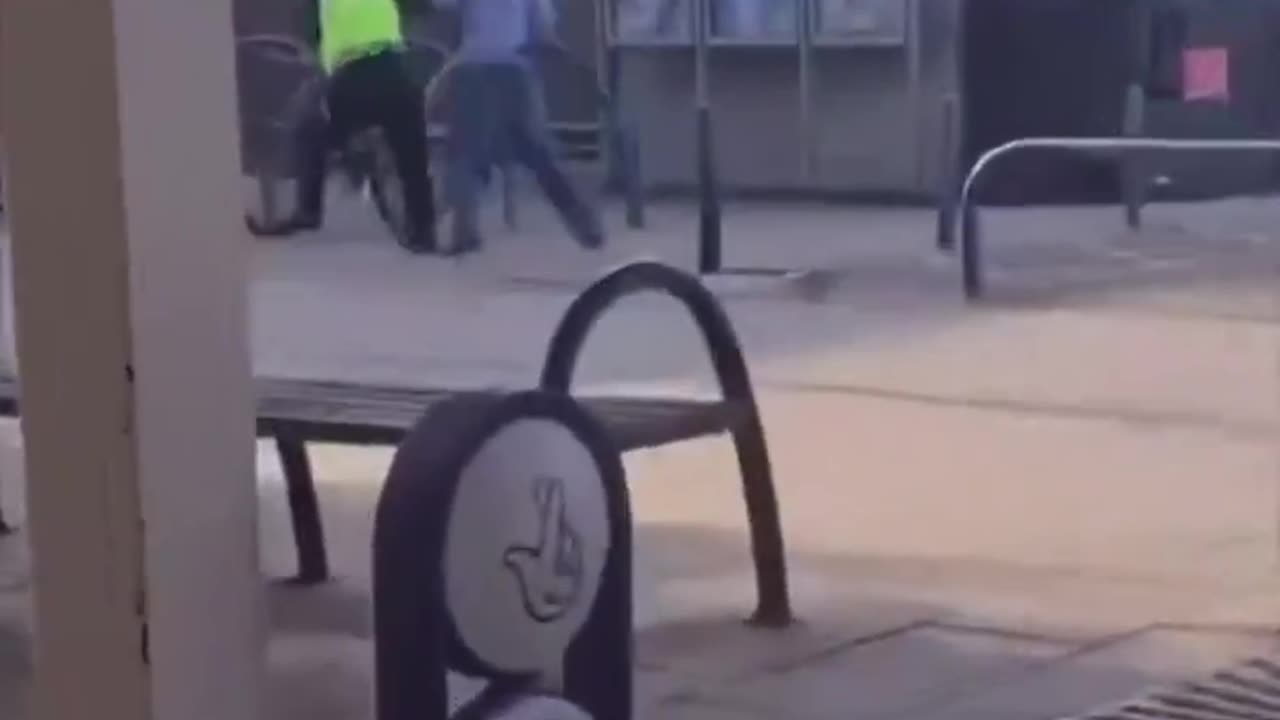 British police do not appear ready to tackle criminals.