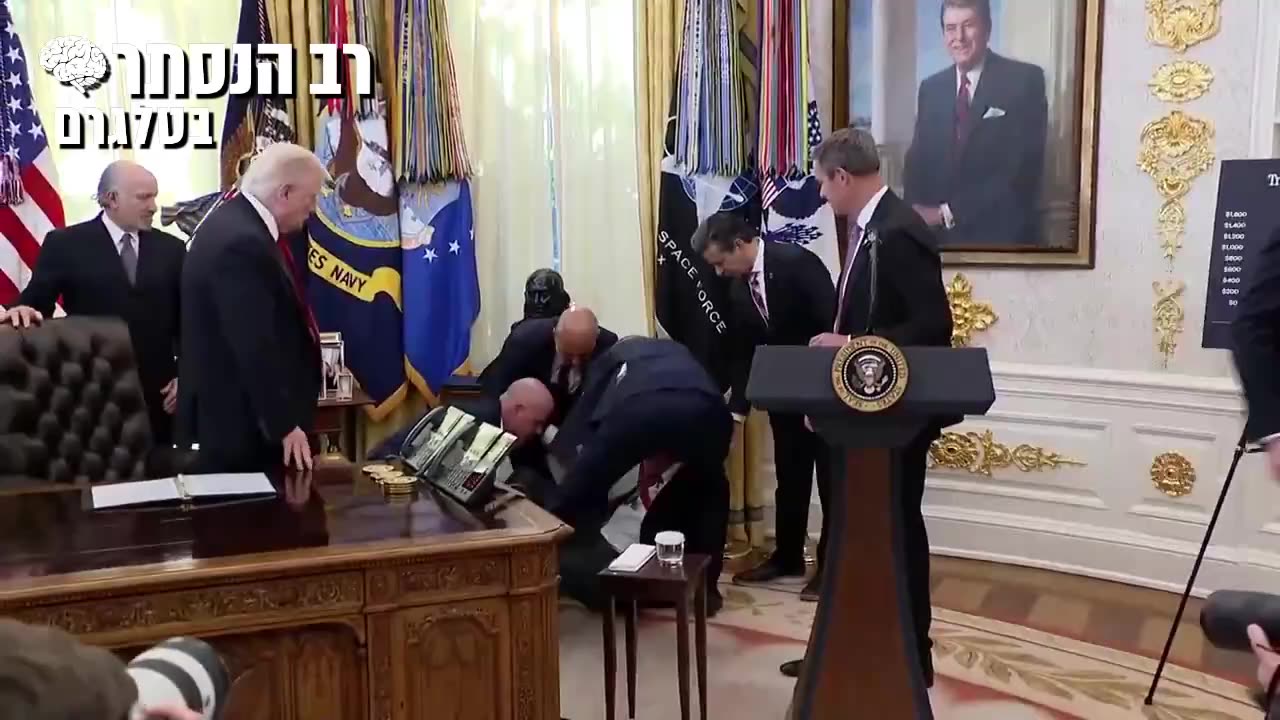 התמוטט בשידור חי: גורדון פינדליי מחברת התרופות נובו נורדיסק התמוטט בחדר הסגלגל